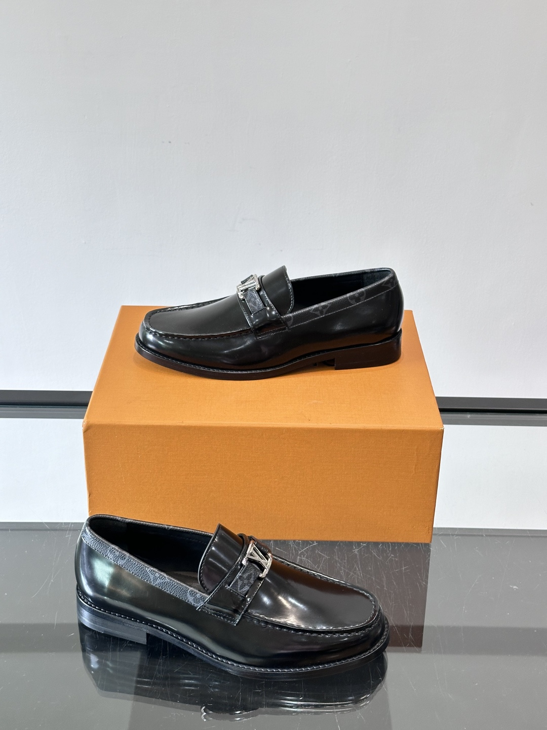 ◾️▫️L.v~高端男士正装休闲皮鞋，经典款，高端大气，进口牛皮打造，小牛皮透气内里，真皮大底，顶级品质