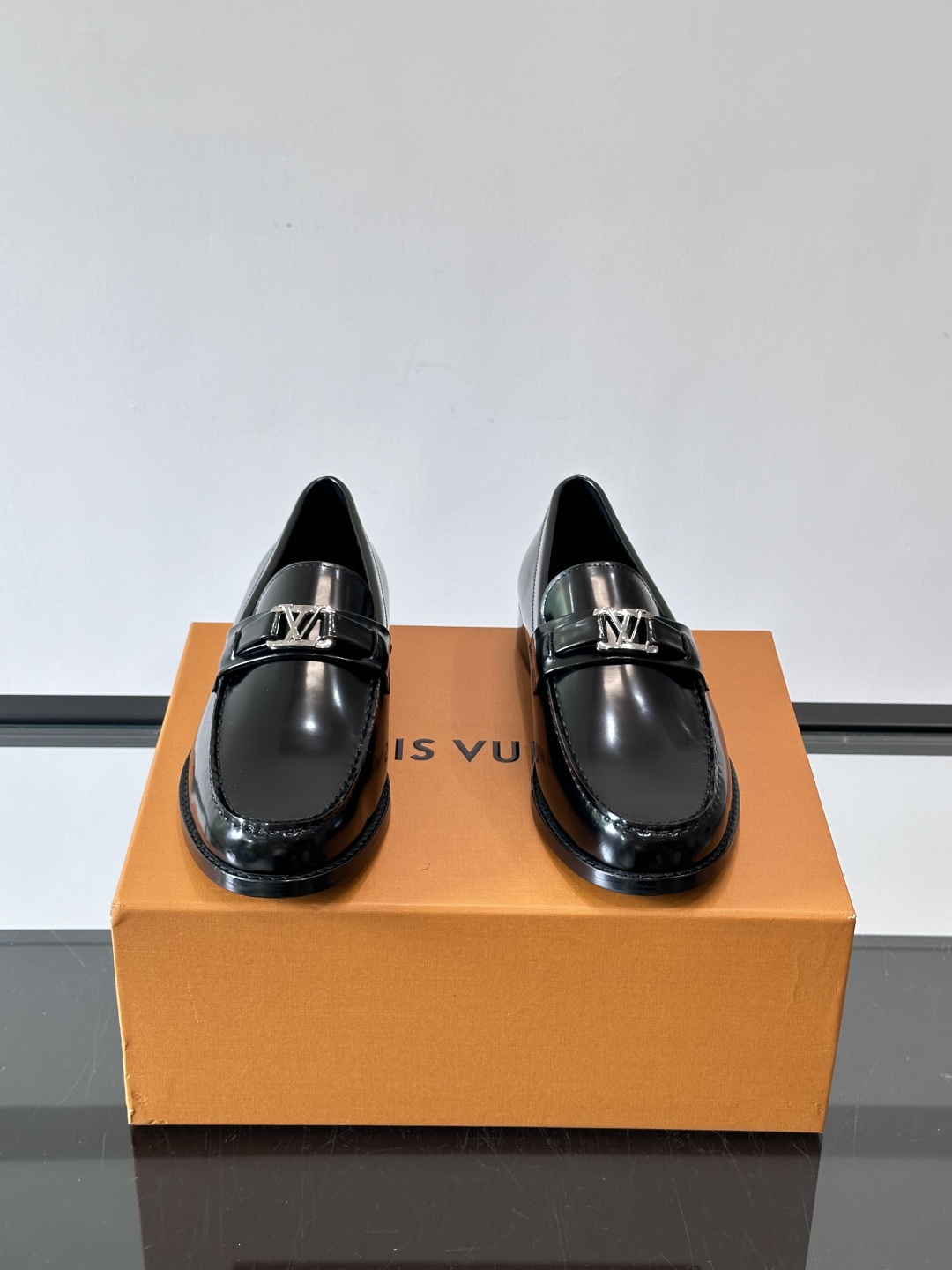 ◾️▫️L.v~高端男士正装休闲皮鞋，经典款，高端大气，进口牛皮打造，小牛皮透气内里，真皮大底，顶级品质