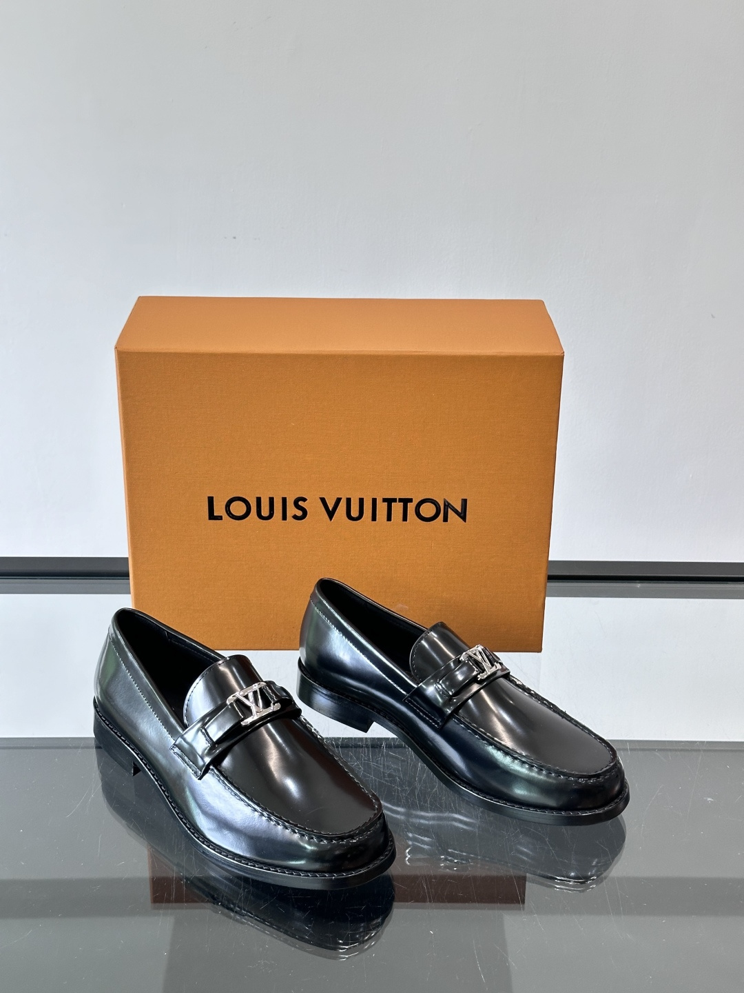 ◾️▫️L.v~高端男士正装休闲皮鞋，经典款，高端大气，进口牛皮打造，小牛皮透气内里，真皮大底，顶级品质