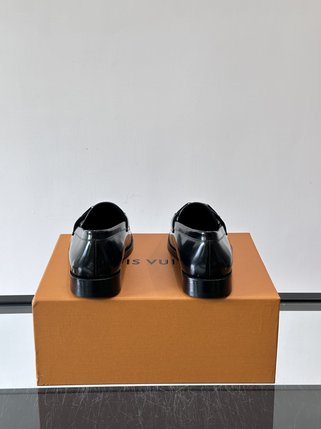 ◾️▫️L.v~高端男士正装休闲皮鞋，经典款，高端大气，进口牛皮打造，小牛皮透气内里，真皮大底，顶级品质