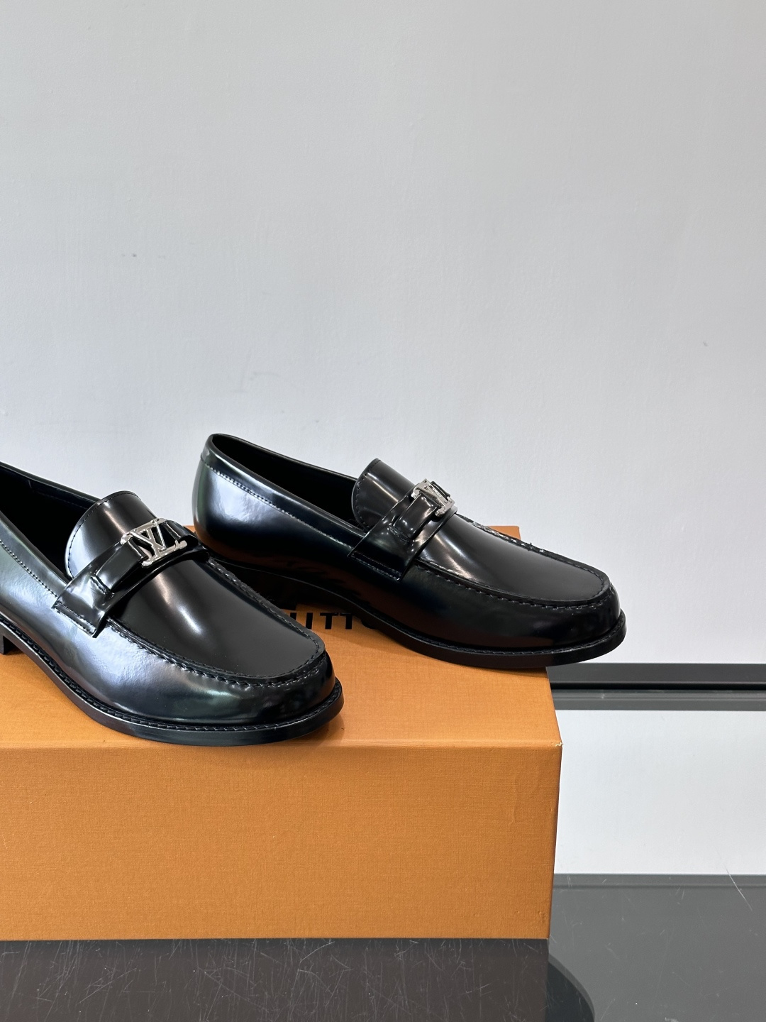 ◾️▫️L.v~高端男士正装休闲皮鞋，经典款，高端大气，进口牛皮打造，小牛皮透气内里，真皮大底，顶级品质