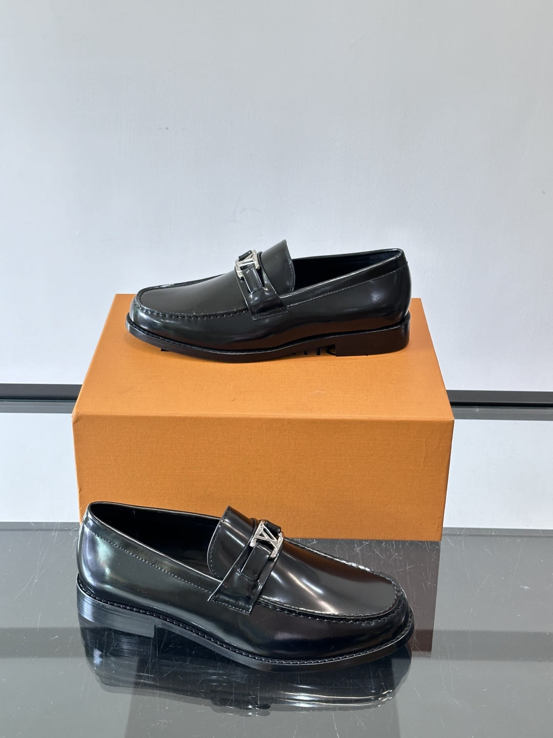 ◾️▫️L.v~高端男士正装休闲皮鞋，经典款，高端大气，进口牛皮打造，小牛皮透气内里，真皮大底，顶级品质