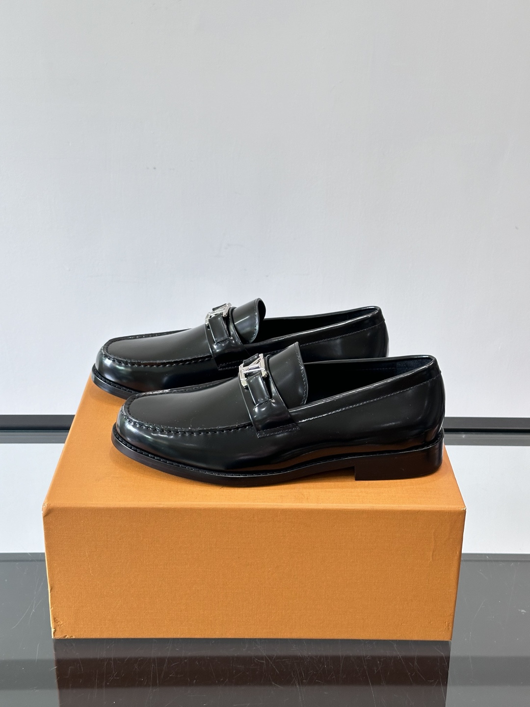 ◾️▫️L.v~高端男士正装休闲皮鞋，经典款，高端大气，进口牛皮打造，小牛皮透气内里，真皮大底，顶级品质