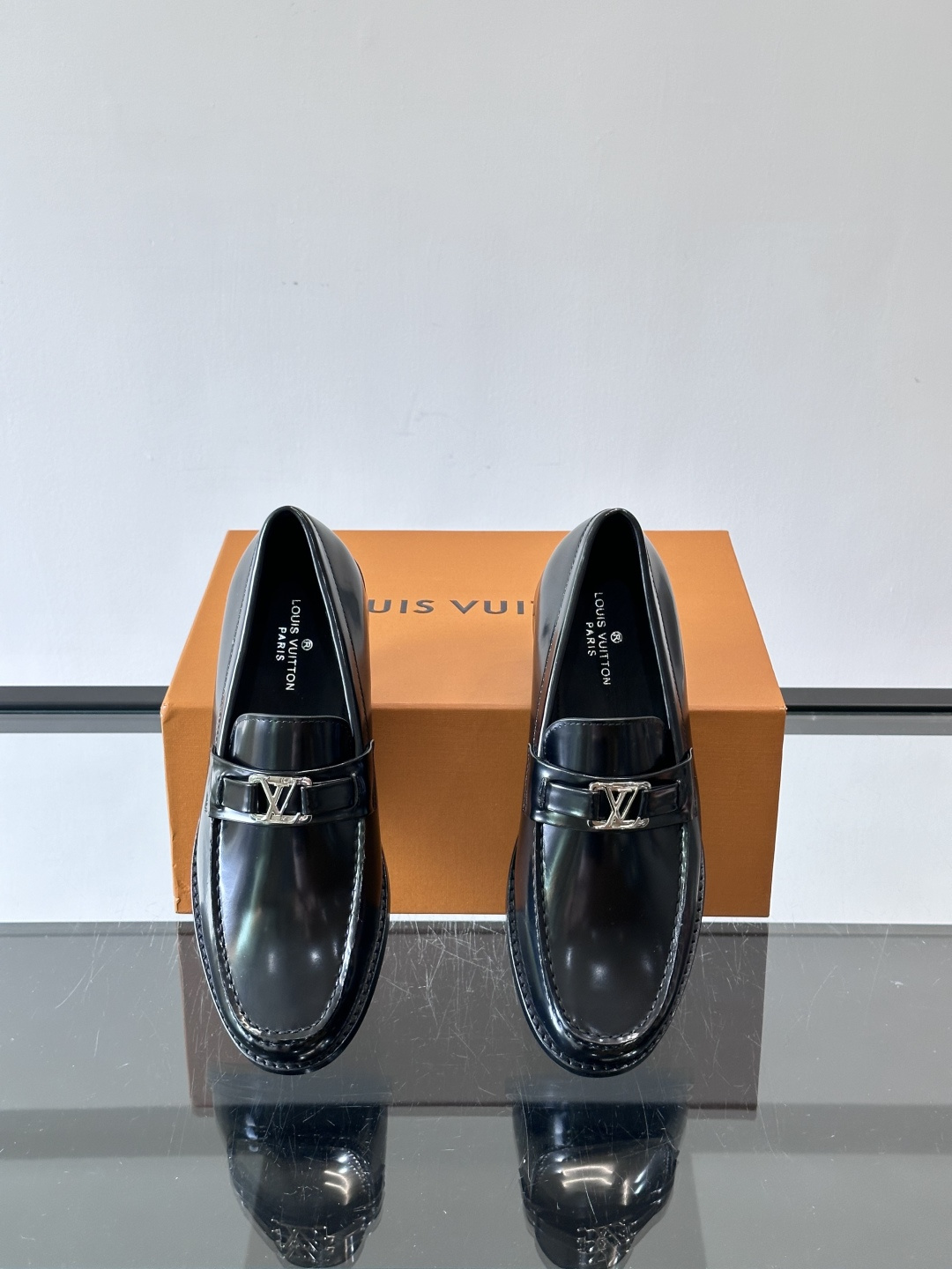 ◾️▫️L.v~高端男士正装休闲皮鞋，经典款，高端大气，进口牛皮打造，小牛皮透气内里，真皮大底，顶级品质