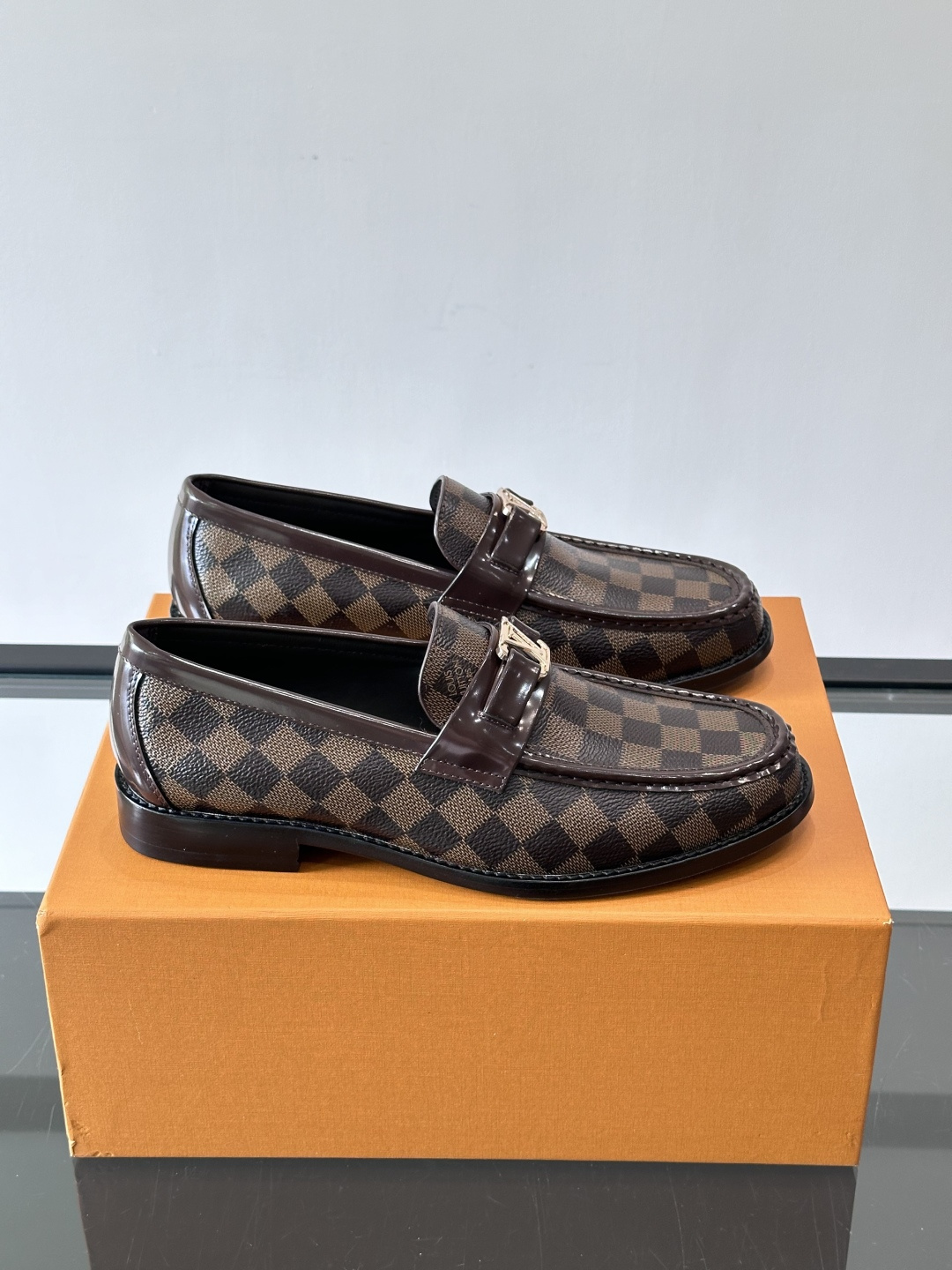 ◾️▫️L.v~高端男士正装休闲皮鞋，经典款，高端大气，进口牛皮打造，小牛皮透气内里，真皮大底，顶级品质