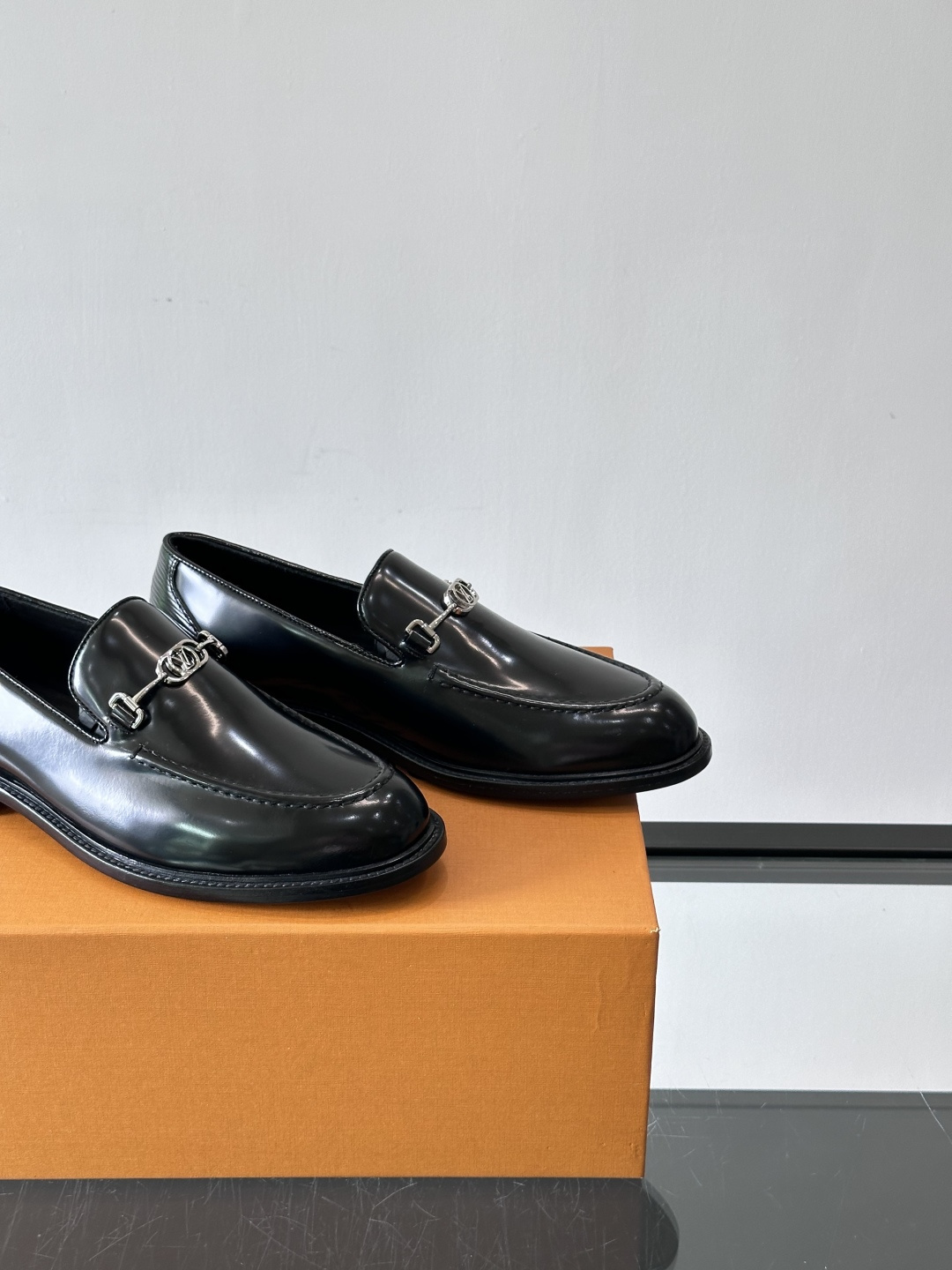 ◾️▫️L.v~高端男士正装休闲皮鞋，经典款，高端大气，进口牛皮打造，小牛皮透气内里，真皮大底，顶级品质