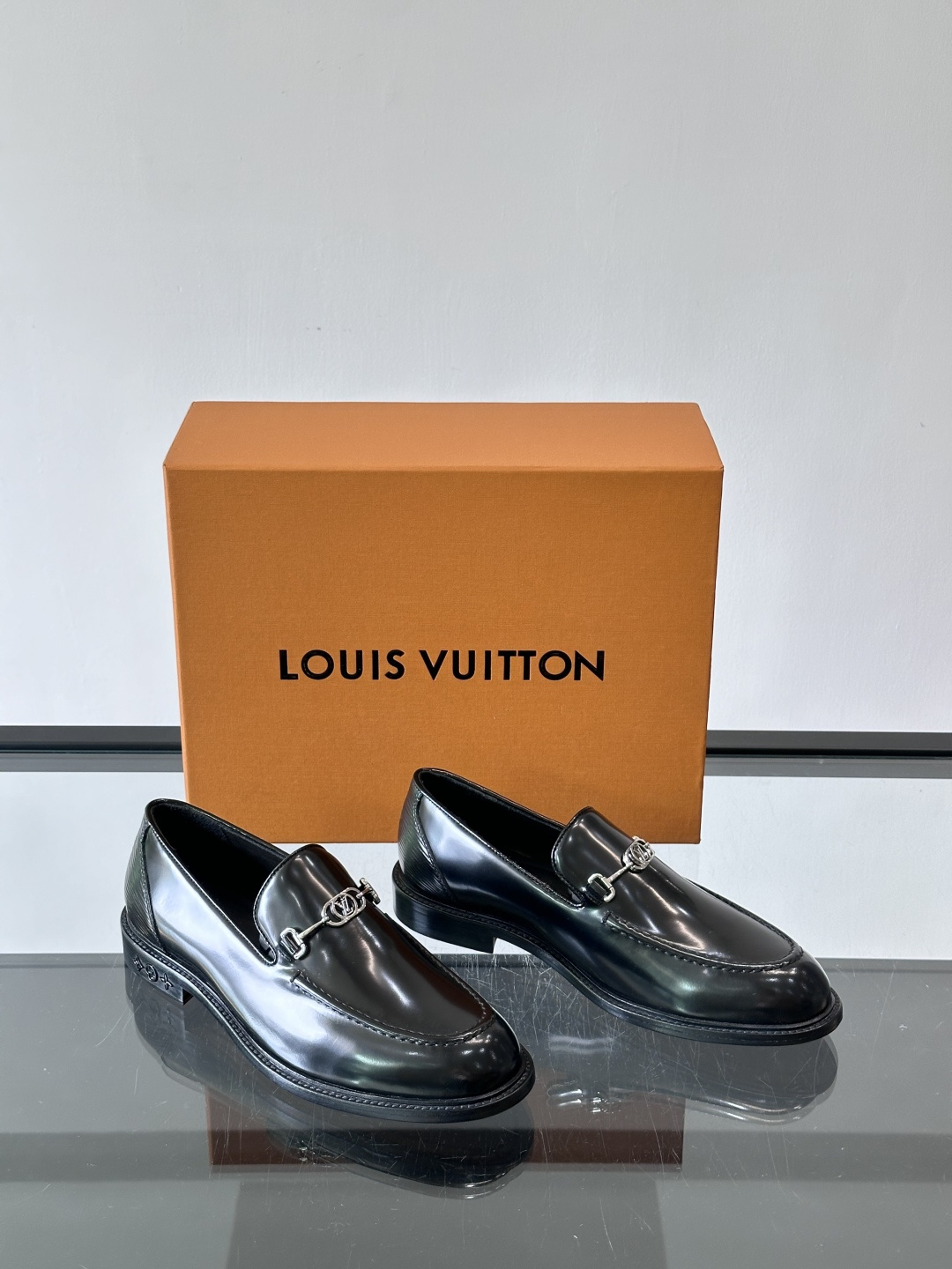 ◾️▫️L.v~高端男士正装休闲皮鞋，经典款，高端大气，进口牛皮打造，小牛皮透气内里，真皮大底，顶级品质