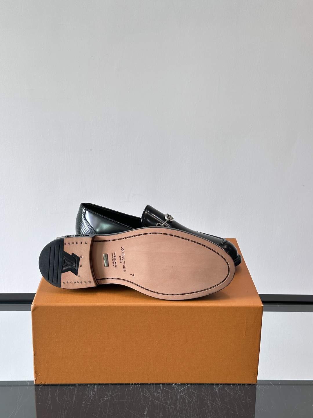 ◾️▫️L.v~高端男士正装休闲皮鞋，经典款，高端大气，进口牛皮打造，小牛皮透气内里，真皮大底，顶级品质