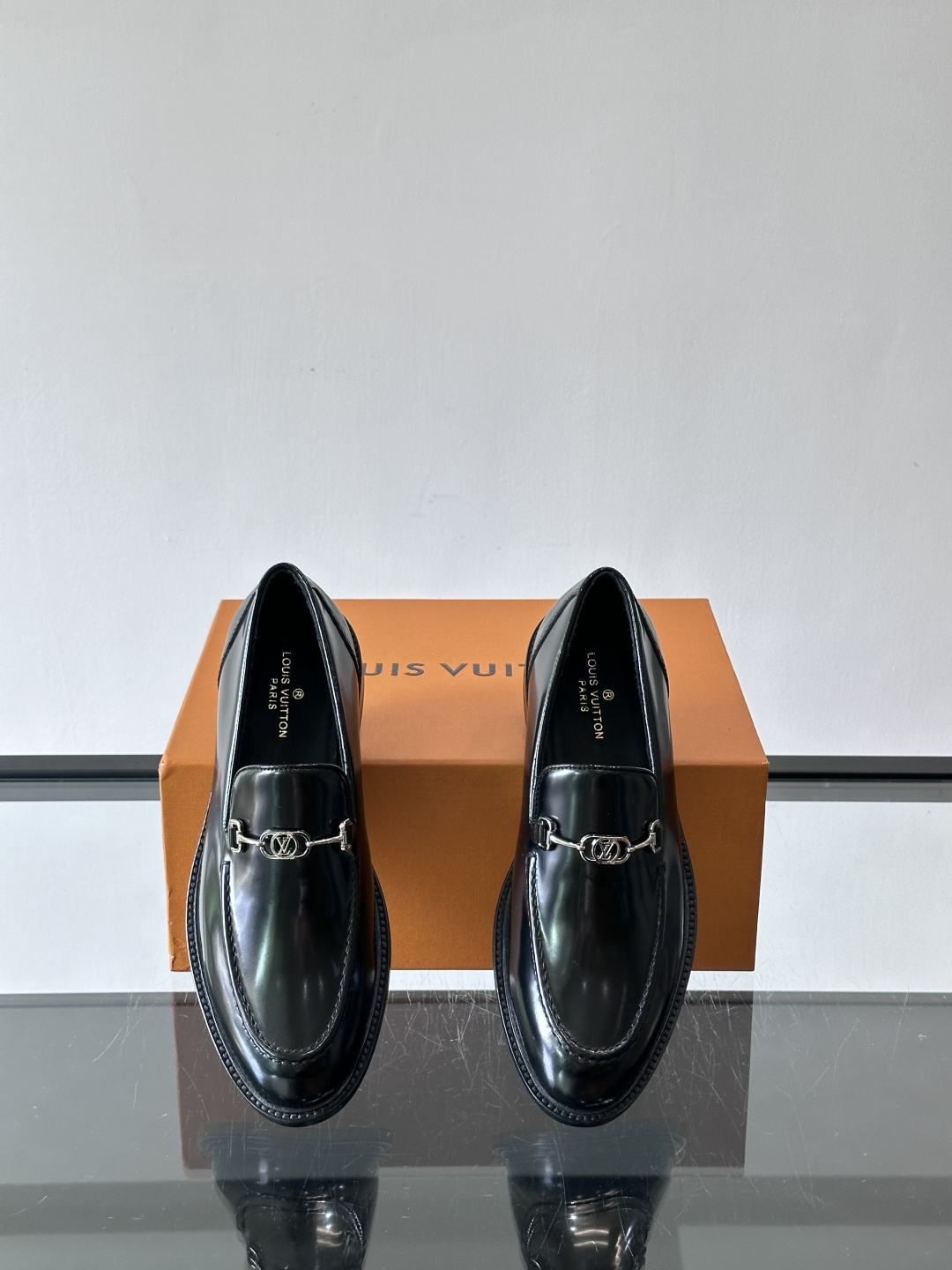 ◾️▫️L.v~高端男士正装休闲皮鞋，经典款，高端大气，进口牛皮打造，小牛皮透气内里，真皮大底，顶级品质