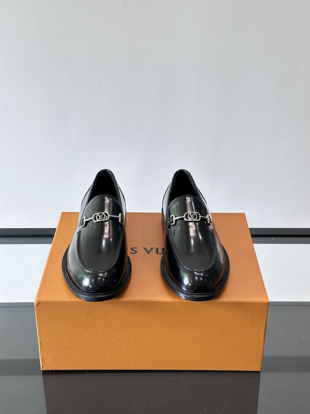 ◾️▫️L.v~高端男士正装休闲皮鞋，经典款，高端大气，进口牛皮打造，小牛皮透气内里，真皮大底，顶级品质