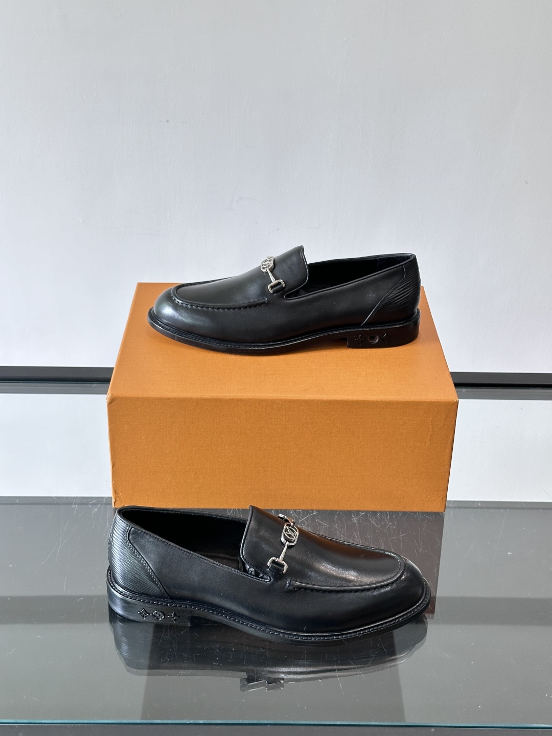 ◾️▫️L.v~高端男士正装休闲皮鞋，经典款，高端大气，进口牛皮打造，小牛皮透气内里，真皮大底，顶级品质