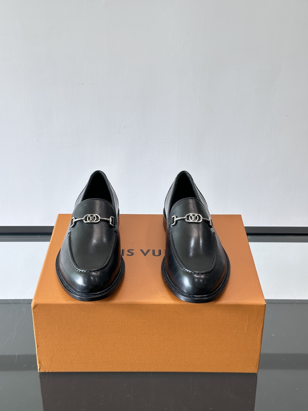 ◾️▫️L.v~高端男士正装休闲皮鞋，经典款，高端大气，进口牛皮打造，小牛皮透气内里，真皮大底，顶级品质