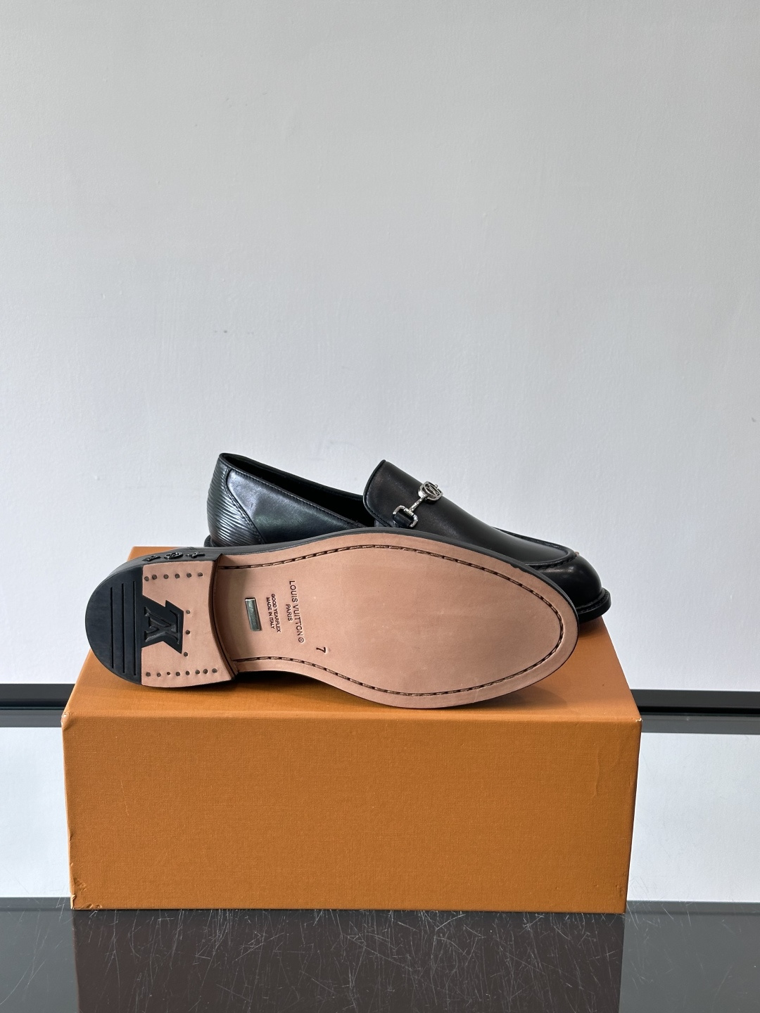 ◾️▫️L.v~高端男士正装休闲皮鞋，经典款，高端大气，进口牛皮打造，小牛皮透气内里，真皮大底，顶级品质