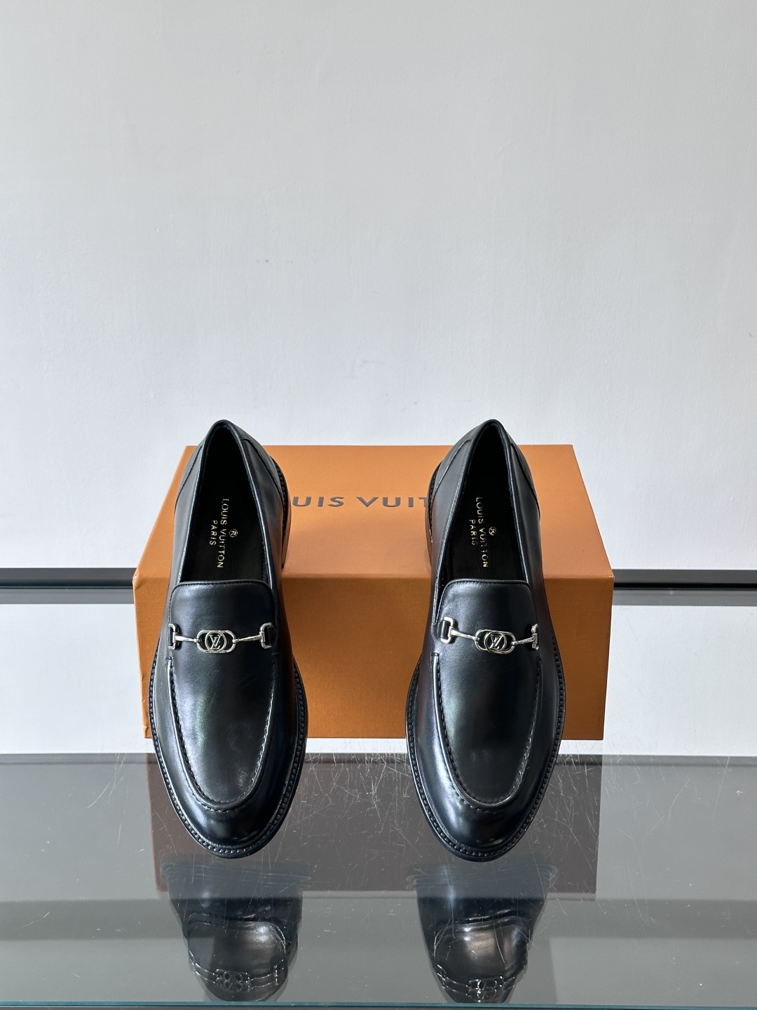 ◾️▫️L.v~高端男士正装休闲皮鞋，经典款，高端大气，进口牛皮打造，小牛皮透气内里，真皮大底，顶级品质