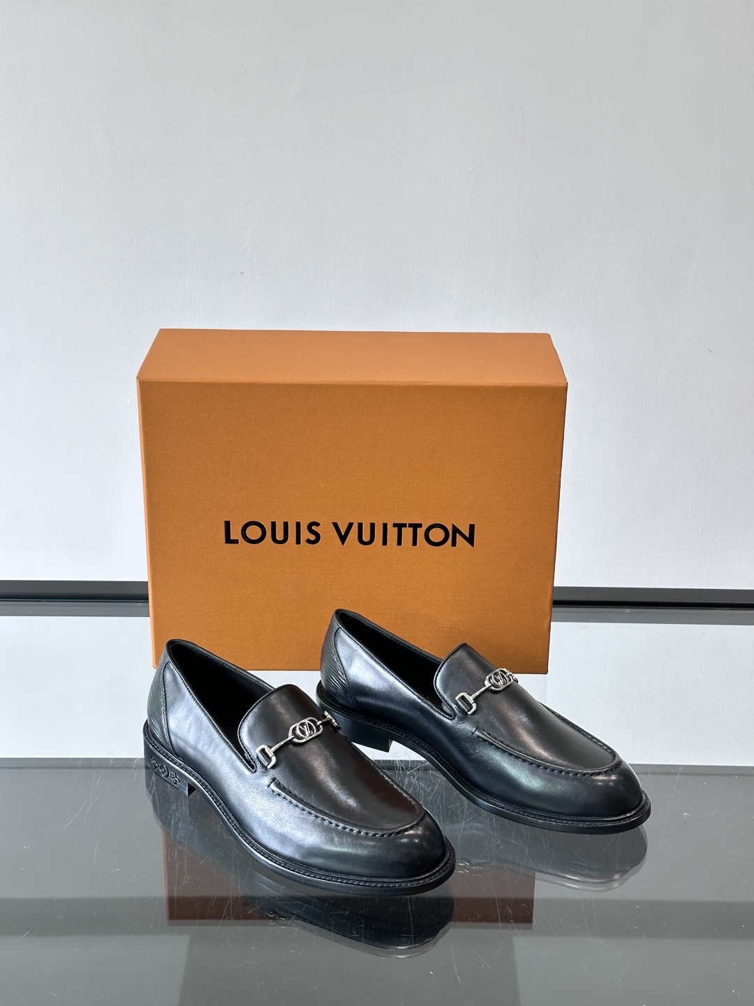 ◾️▫️L.v~高端男士正装休闲皮鞋，经典款，高端大气，进口牛皮打造，小牛皮透气内里，真皮大底，顶级品质