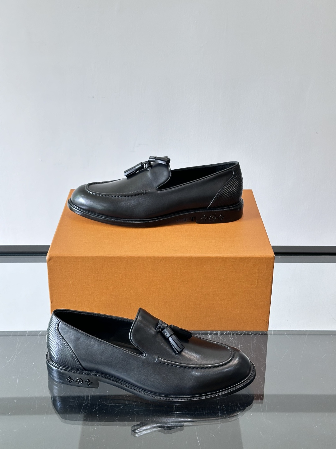◾️▫️L.v~高端男士正装休闲皮鞋，经典款，高端大气，进口牛皮打造，小牛皮透气内里，真皮大底，顶级品质