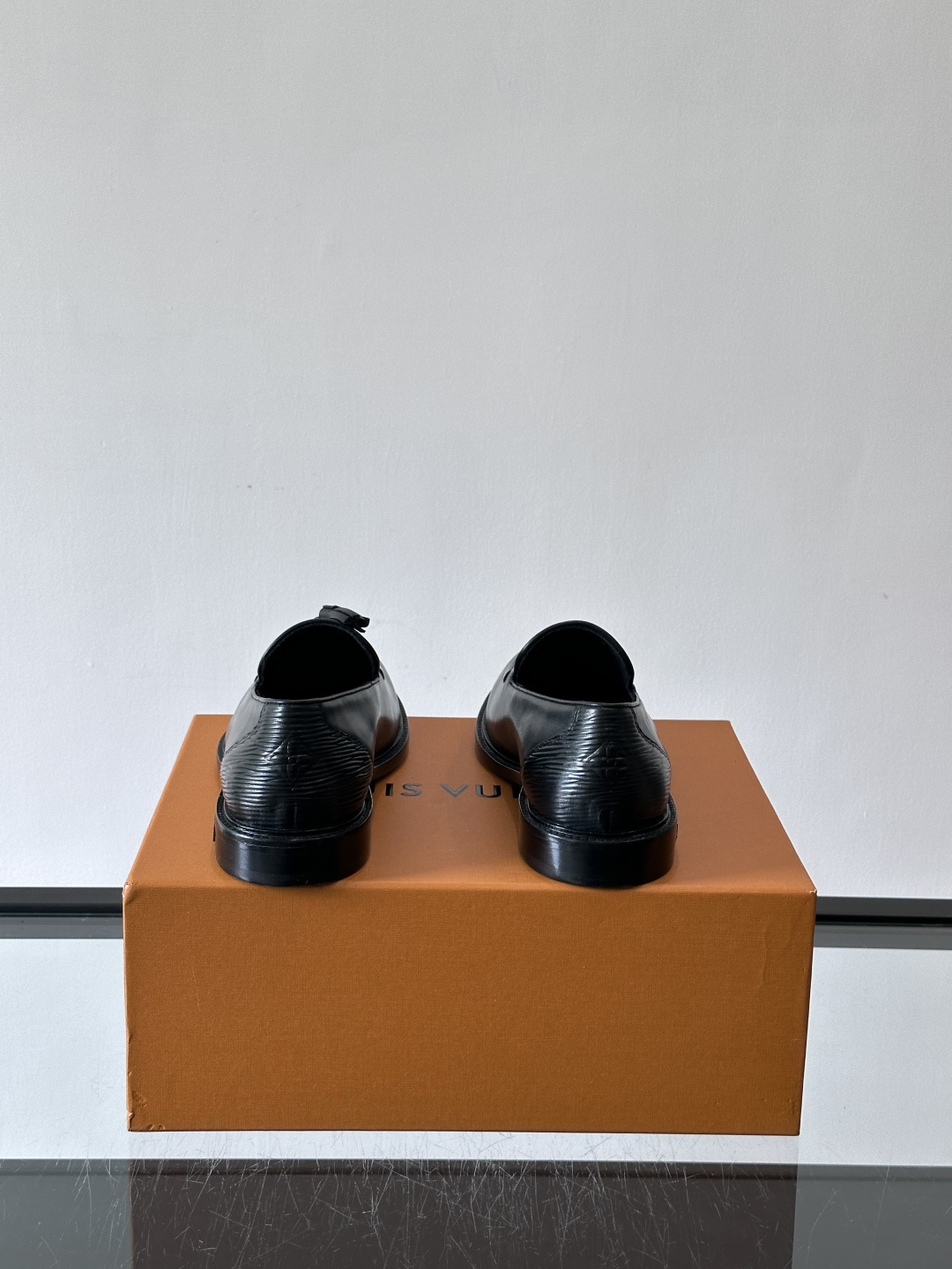 ◾️▫️L.v~高端男士正装休闲皮鞋，经典款，高端大气，进口牛皮打造，小牛皮透气内里，真皮大底，顶级品质