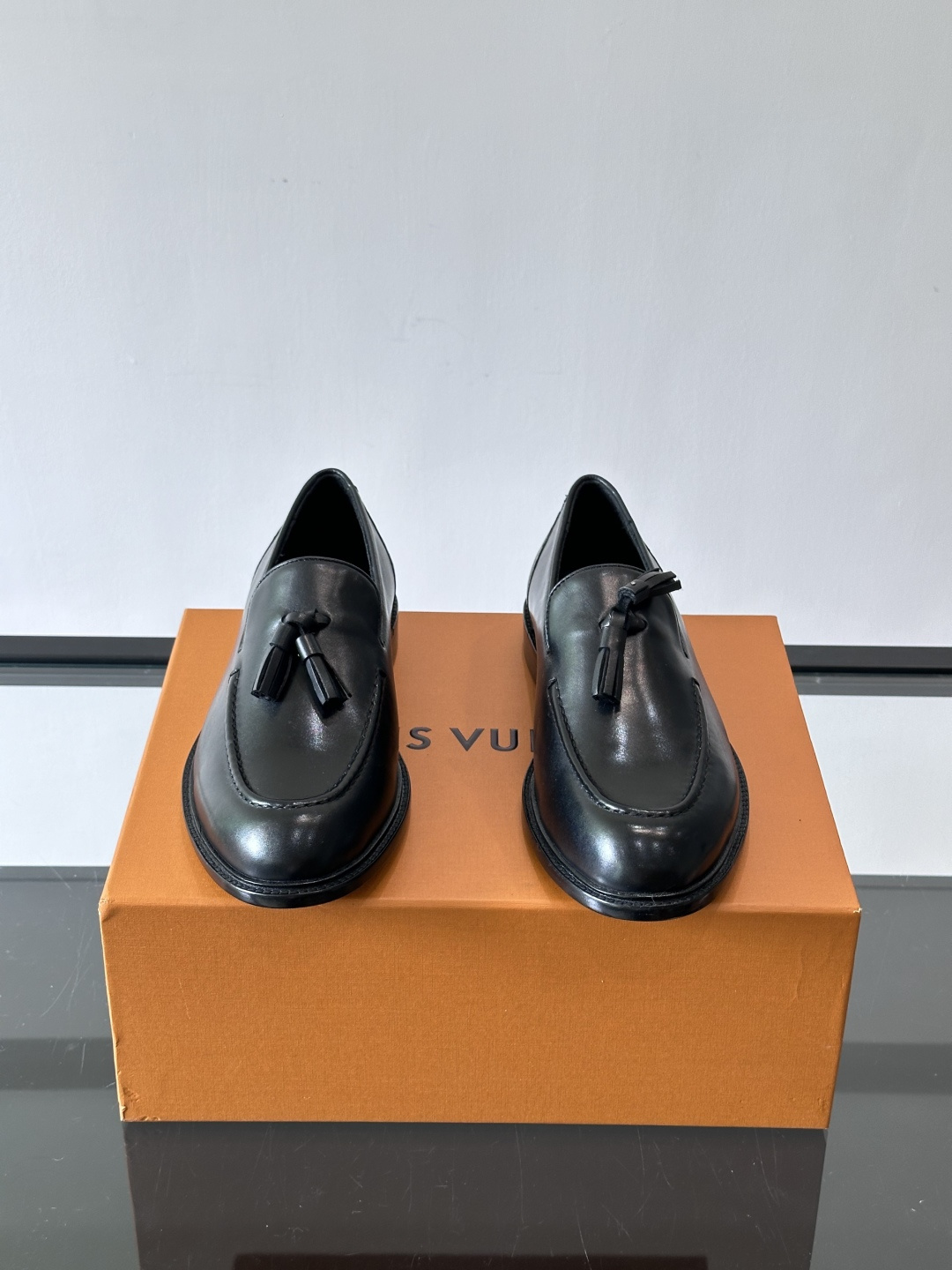 ◾️▫️L.v~高端男士正装休闲皮鞋，经典款，高端大气，进口牛皮打造，小牛皮透气内里，真皮大底，顶级品质