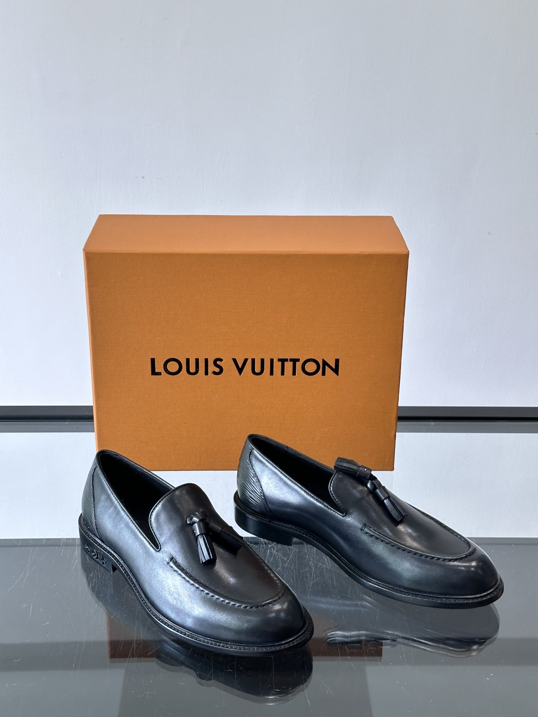 ◾️▫️L.v~高端男士正装休闲皮鞋，经典款，高端大气，进口牛皮打造，小牛皮透气内里，真皮大底，顶级品质