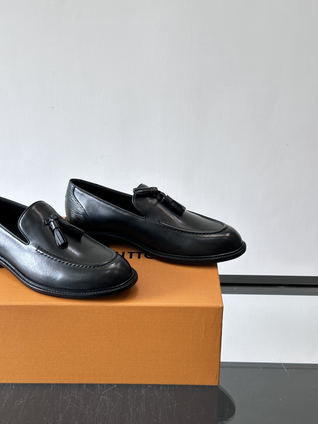 ◾️▫️L.v~高端男士正装休闲皮鞋，经典款，高端大气，进口牛皮打造，小牛皮透气内里，真皮大底，顶级品质