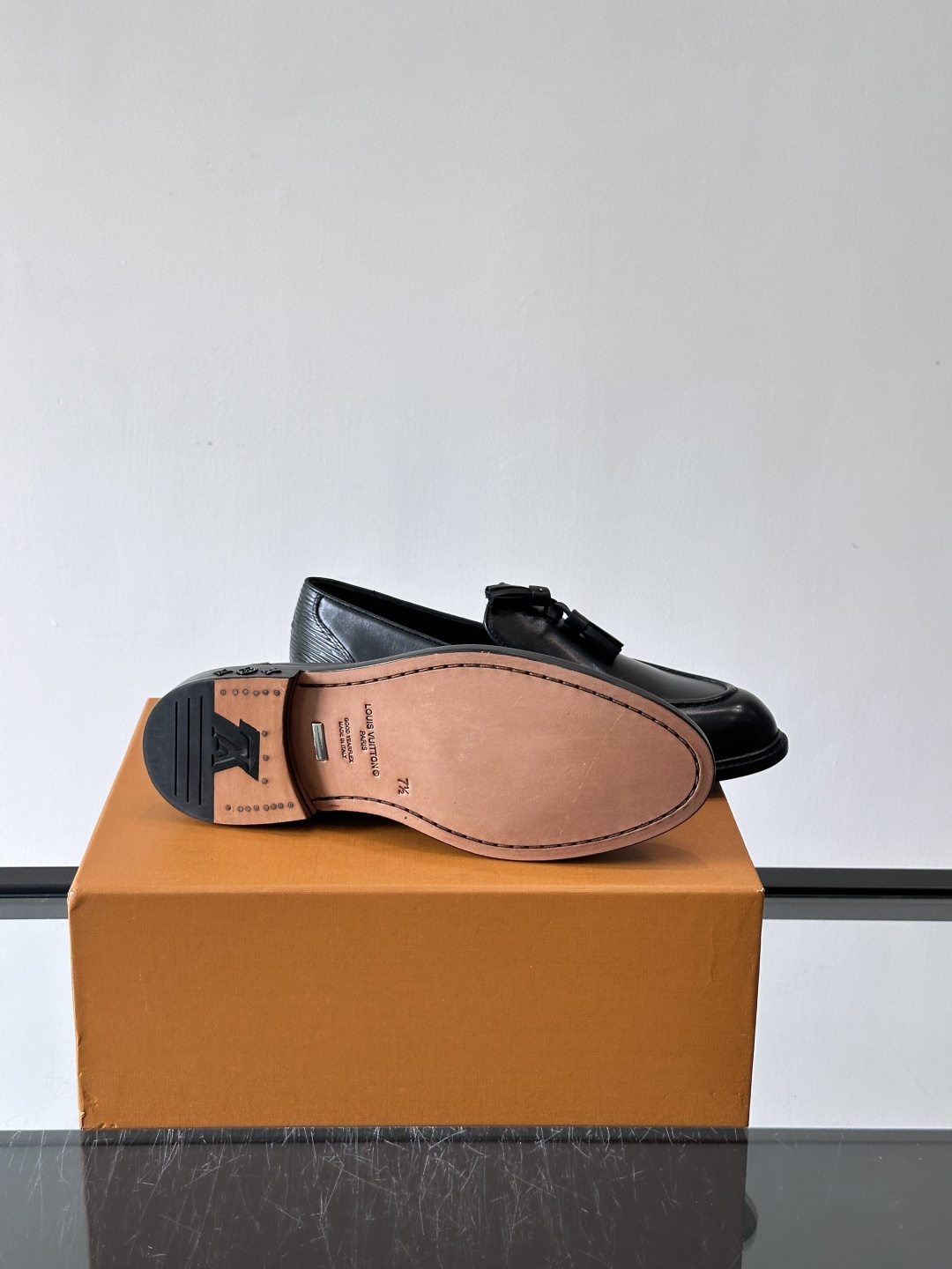 ◾️▫️L.v~高端男士正装休闲皮鞋，经典款，高端大气，进口牛皮打造，小牛皮透气内里，真皮大底，顶级品质