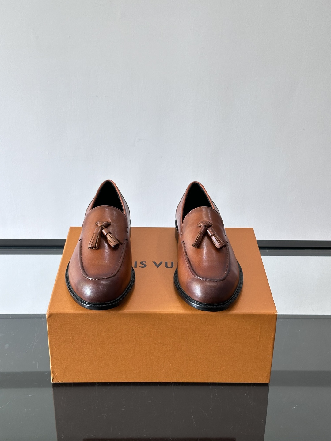 ◾️▫️L.v~高端男士正装休闲皮鞋，经典款，高端大气，进口牛皮打造，小牛皮透气内里，真皮大底，顶级品质
