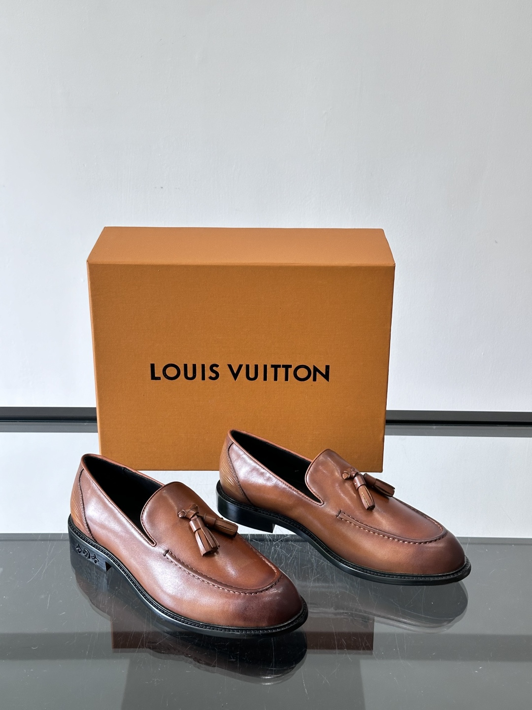 ◾️▫️L.v~高端男士正装休闲皮鞋，经典款，高端大气，进口牛皮打造，小牛皮透气内里，真皮大底，顶级品质