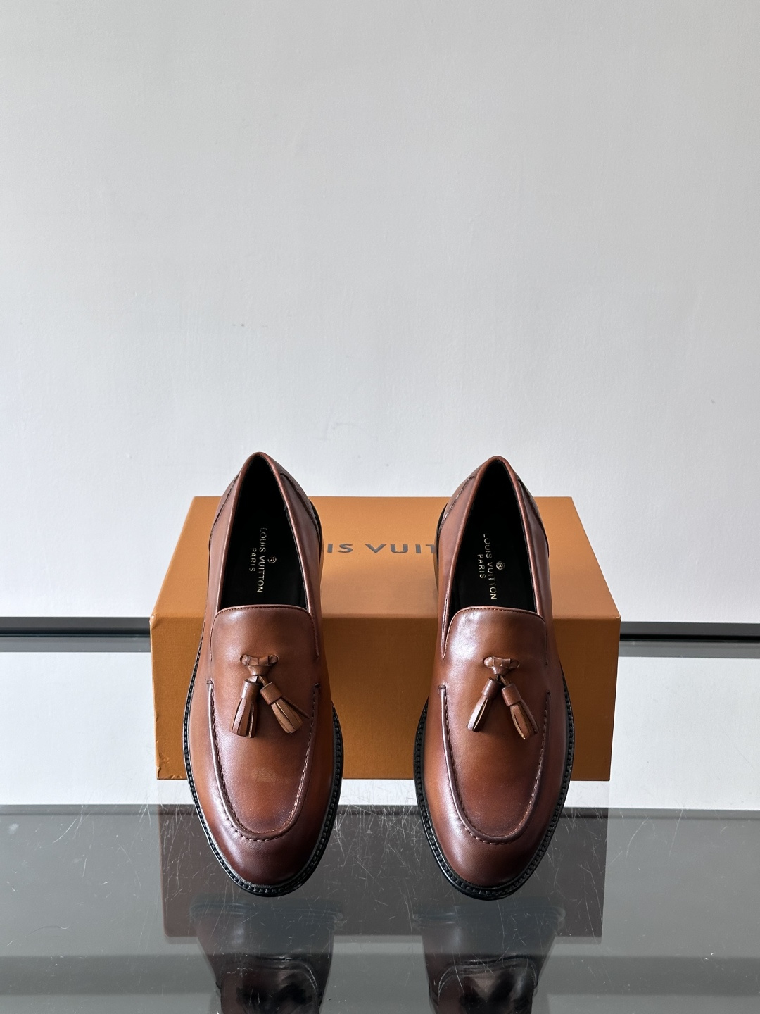 ◾️▫️L.v~高端男士正装休闲皮鞋，经典款，高端大气，进口牛皮打造，小牛皮透气内里，真皮大底，顶级品质
