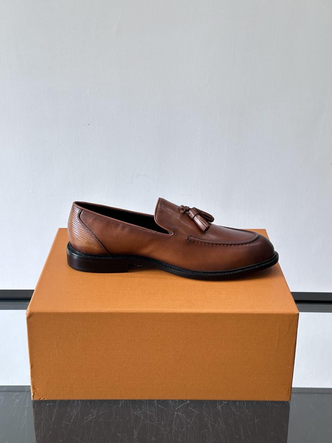 ◾️▫️L.v~高端男士正装休闲皮鞋，经典款，高端大气，进口牛皮打造，小牛皮透气内里，真皮大底，顶级品质