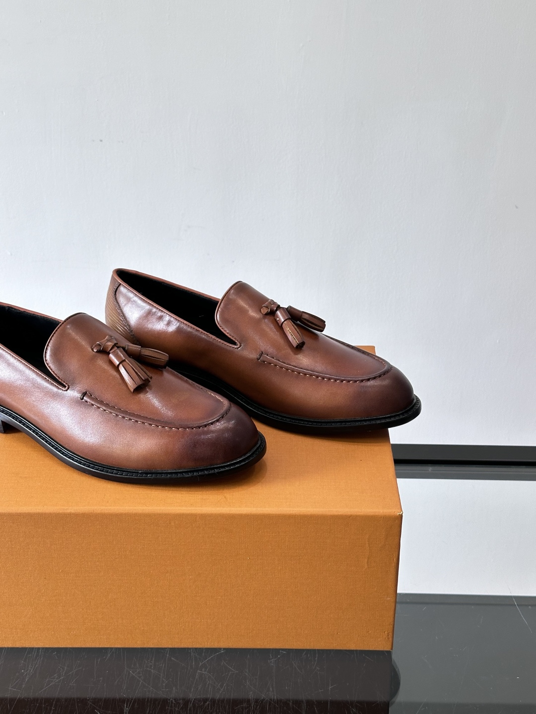 ◾️▫️L.v~高端男士正装休闲皮鞋，经典款，高端大气，进口牛皮打造，小牛皮透气内里，真皮大底，顶级品质