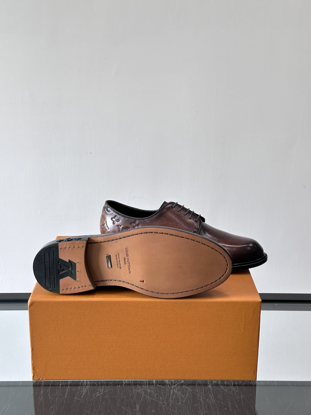 ◾️▫️L.v~高端男士正装休闲皮鞋，经典款，高端大气，进口牛皮打造，小牛皮透气内里，真皮大底，顶级品质