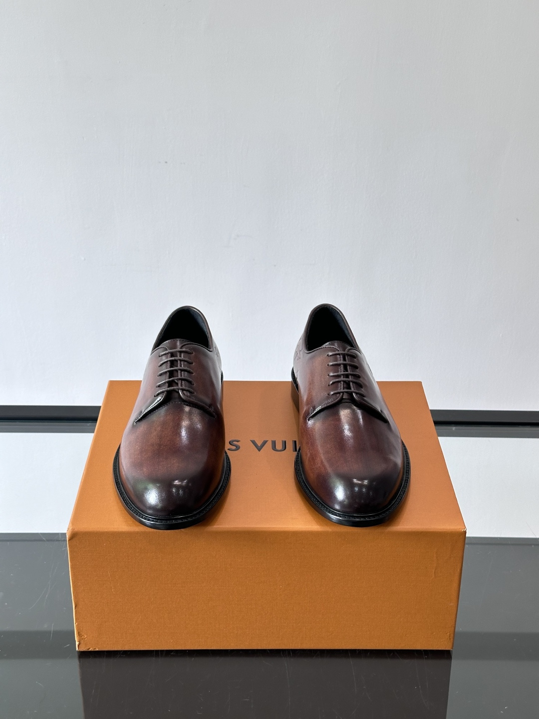 ◾️▫️L.v~高端男士正装休闲皮鞋，经典款，高端大气，进口牛皮打造，小牛皮透气内里，真皮大底，顶级品质