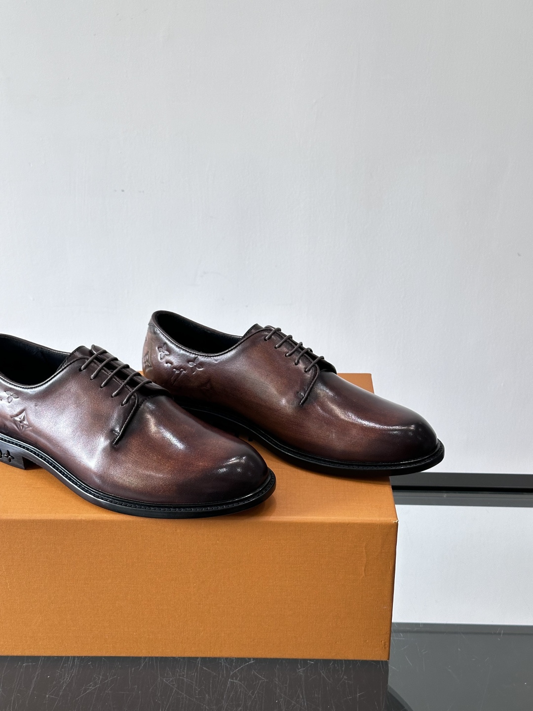 ◾️▫️L.v~高端男士正装休闲皮鞋，经典款，高端大气，进口牛皮打造，小牛皮透气内里，真皮大底，顶级品质