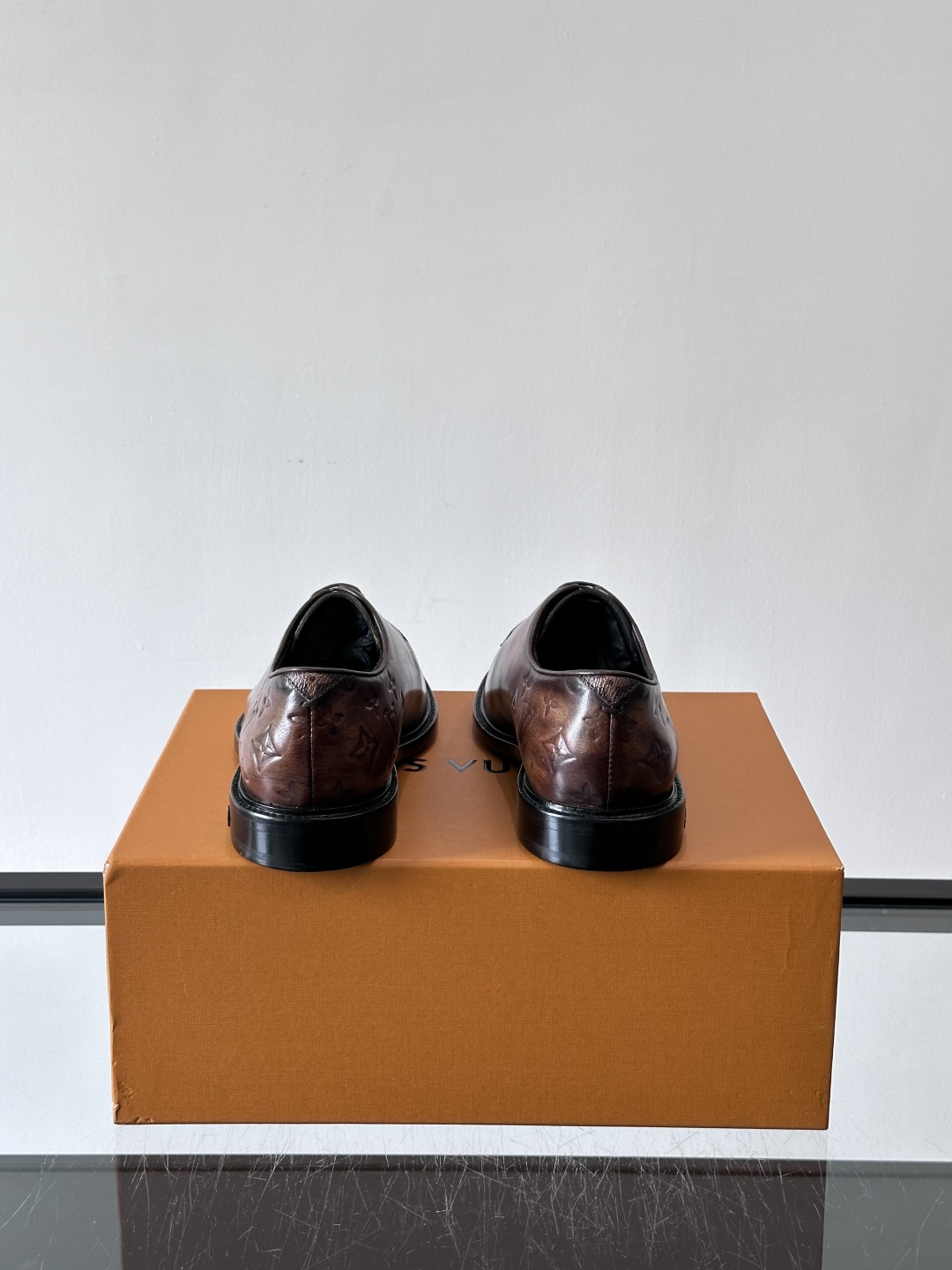 ◾️▫️L.v~高端男士正装休闲皮鞋，经典款，高端大气，进口牛皮打造，小牛皮透气内里，真皮大底，顶级品质