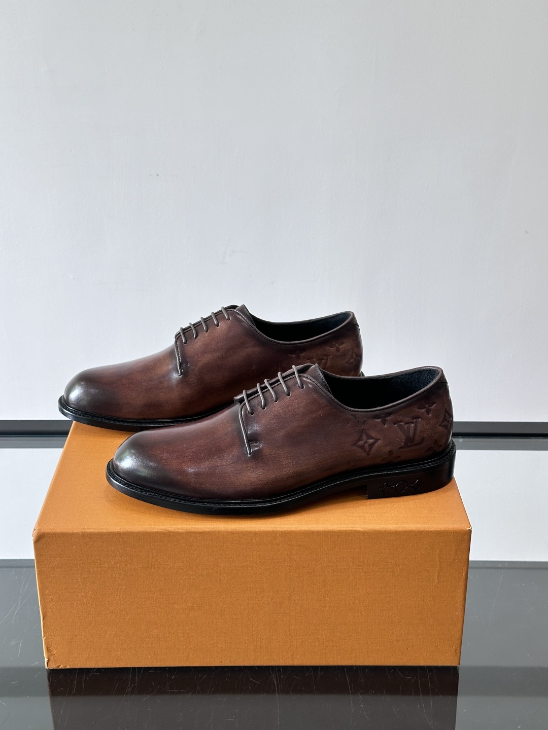 ◾️▫️L.v~高端男士正装休闲皮鞋，经典款，高端大气，进口牛皮打造，小牛皮透气内里，真皮大底，顶级品质