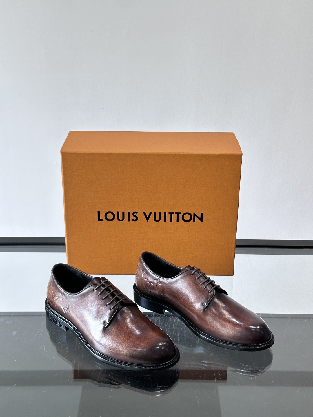 ◾️▫️L.v~高端男士正装休闲皮鞋，经典款，高端大气，进口牛皮打造，小牛皮透气内里，真皮大底，顶级品质