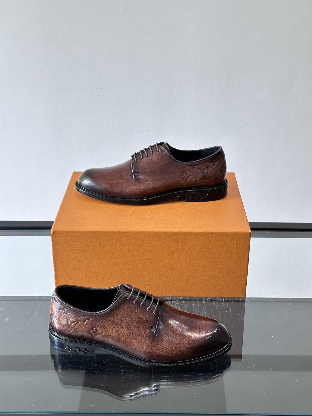 ◾️▫️L.v~高端男士正装休闲皮鞋，经典款，高端大气，进口牛皮打造，小牛皮透气内里，真皮大底，顶级品质