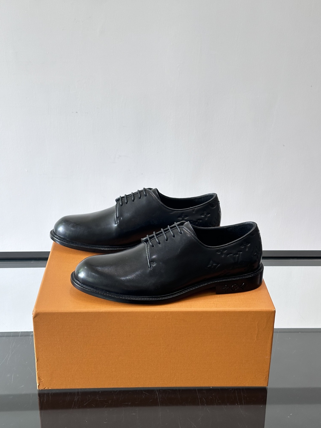 ◾️▫️L.v~高端男士正装休闲皮鞋，经典款，高端大气，进口牛皮打造，小牛皮透气内里，真皮大底，顶级品质