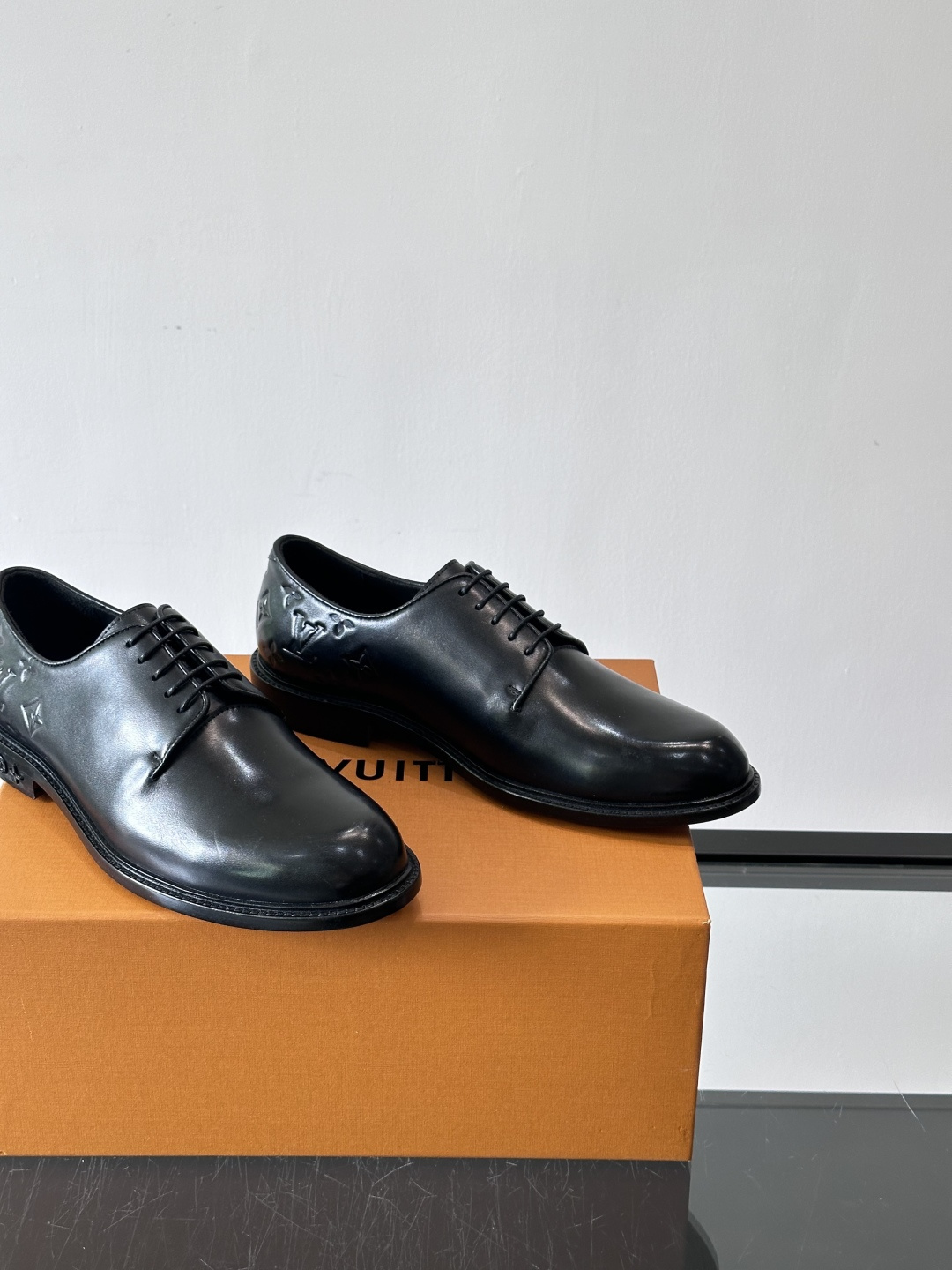 ◾️▫️L.v~高端男士正装休闲皮鞋，经典款，高端大气，进口牛皮打造，小牛皮透气内里，真皮大底，顶级品质