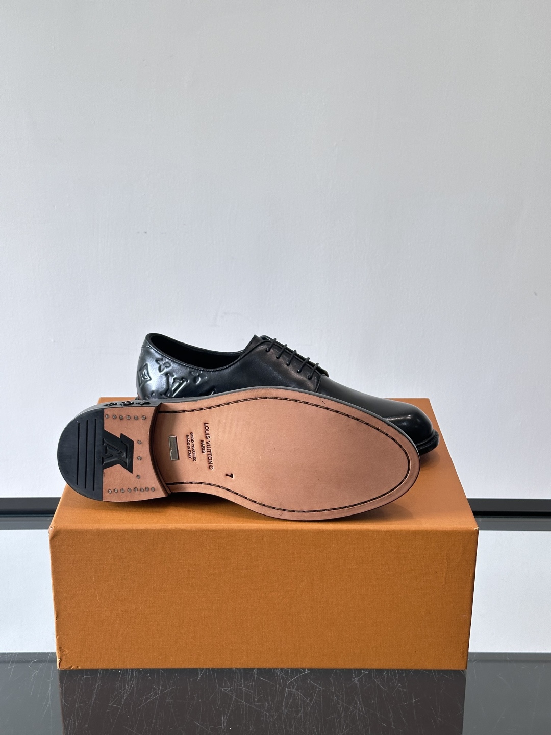 ◾️▫️L.v~高端男士正装休闲皮鞋，经典款，高端大气，进口牛皮打造，小牛皮透气内里，真皮大底，顶级品质