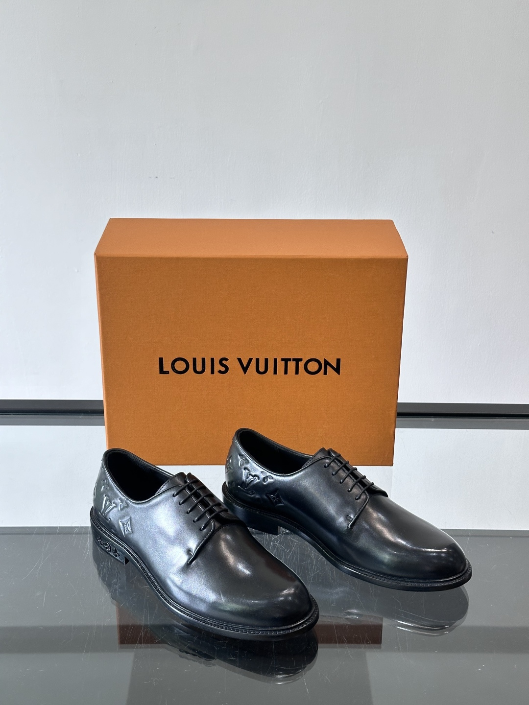 ◾️▫️L.v~高端男士正装休闲皮鞋，经典款，高端大气，进口牛皮打造，小牛皮透气内里，真皮大底，顶级品质