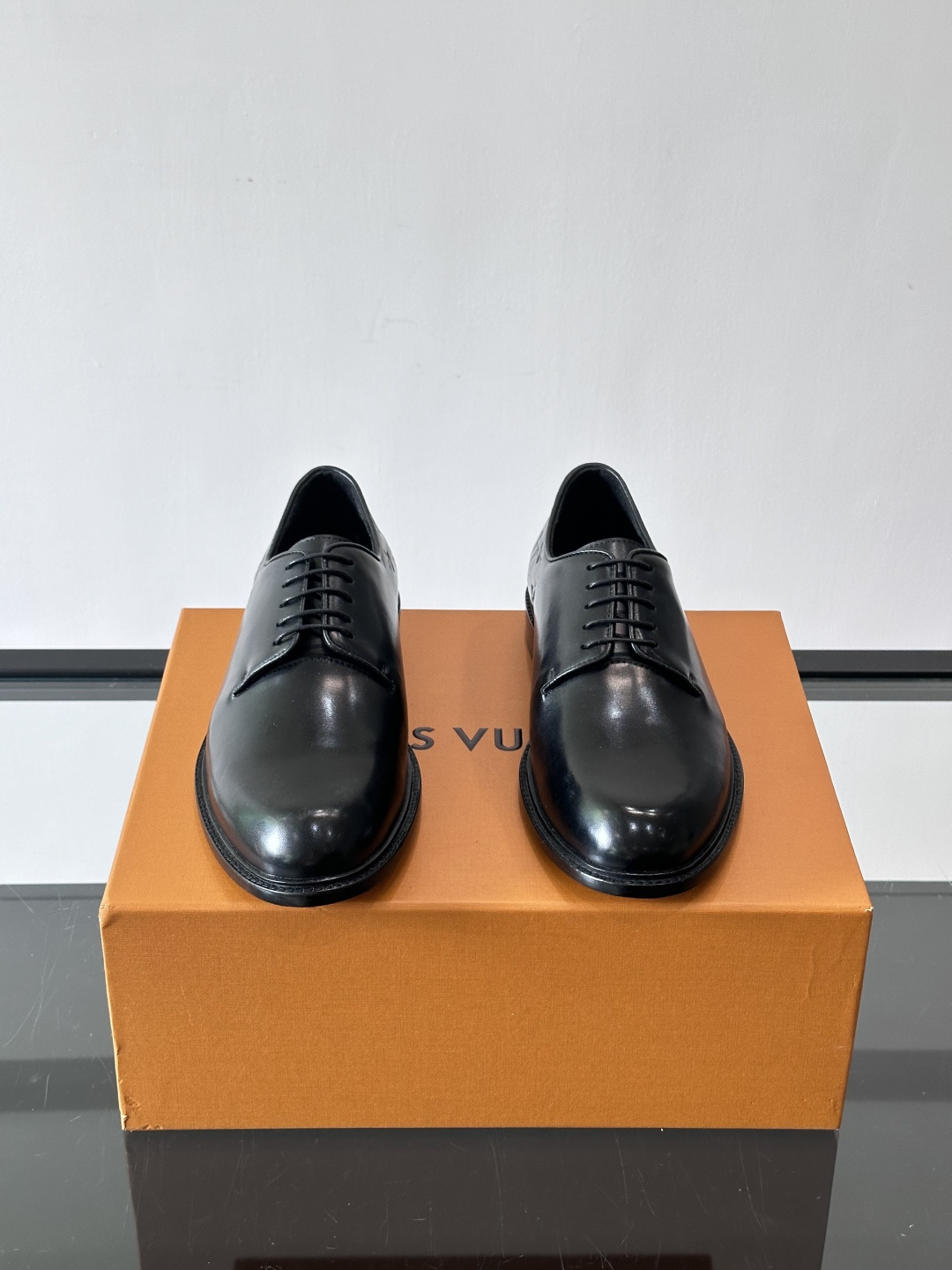 ◾️▫️L.v~高端男士正装休闲皮鞋，经典款，高端大气，进口牛皮打造，小牛皮透气内里，真皮大底，顶级品质