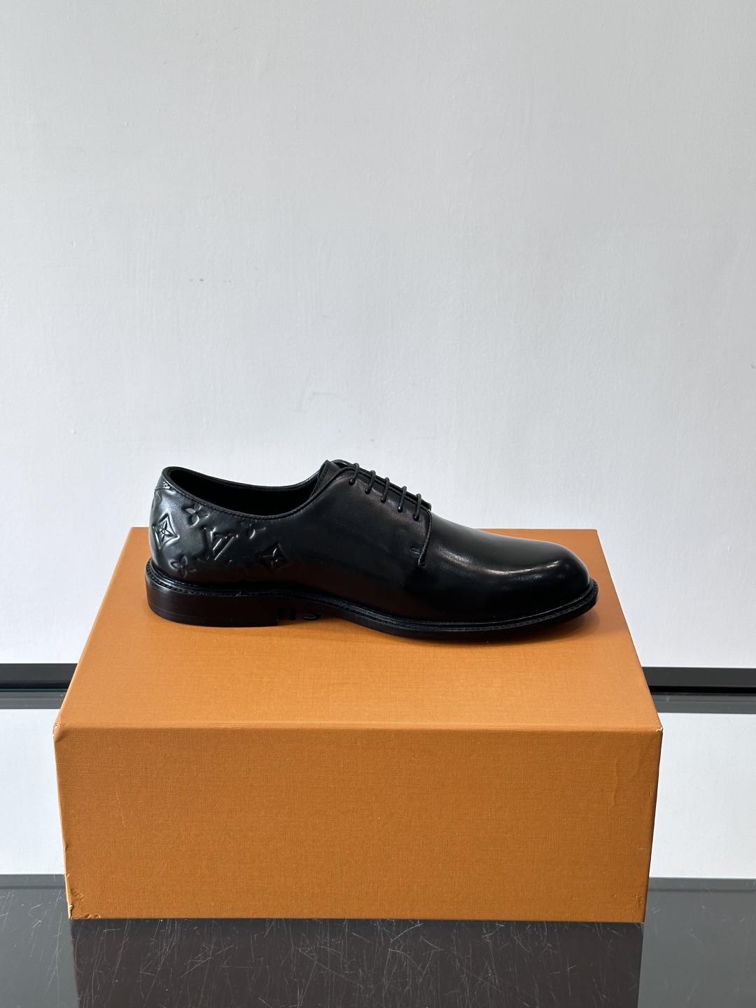 ◾️▫️L.v~高端男士正装休闲皮鞋，经典款，高端大气，进口牛皮打造，小牛皮透气内里，真皮大底，顶级品质