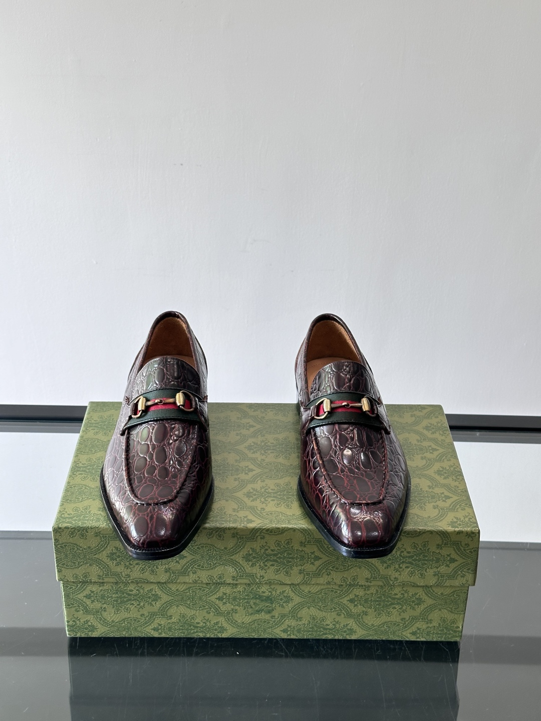 gucci 男士商务小皮鞋，上脚非常好看！精品商务休闲皮鞋💥💥真皮大底产品意大利进口牛皮制作🐂进口水染牛