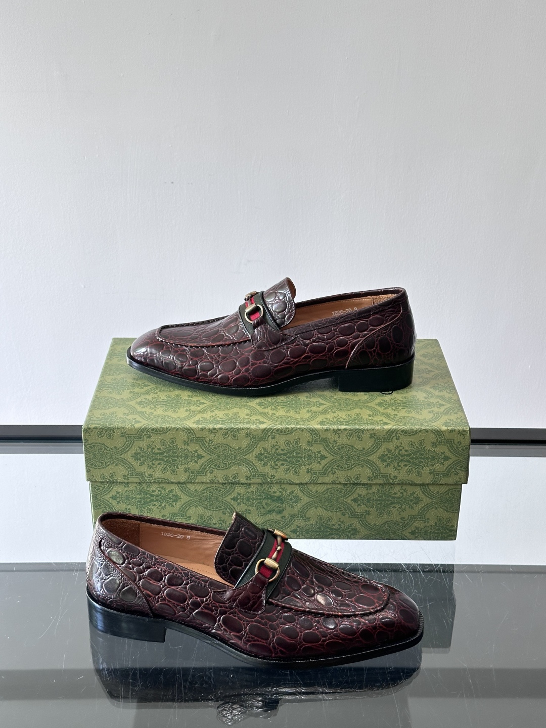 gucci 男士商务小皮鞋，上脚非常好看！精品商务休闲皮鞋💥💥真皮大底产品意大利进口牛皮制作🐂进口水染牛