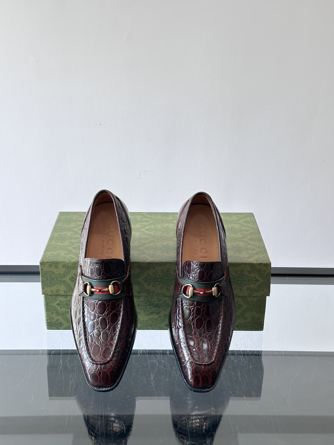 gucci 男士商务小皮鞋，上脚非常好看！精品商务休闲皮鞋💥💥真皮大底产品意大利进口牛皮制作🐂进口水染牛