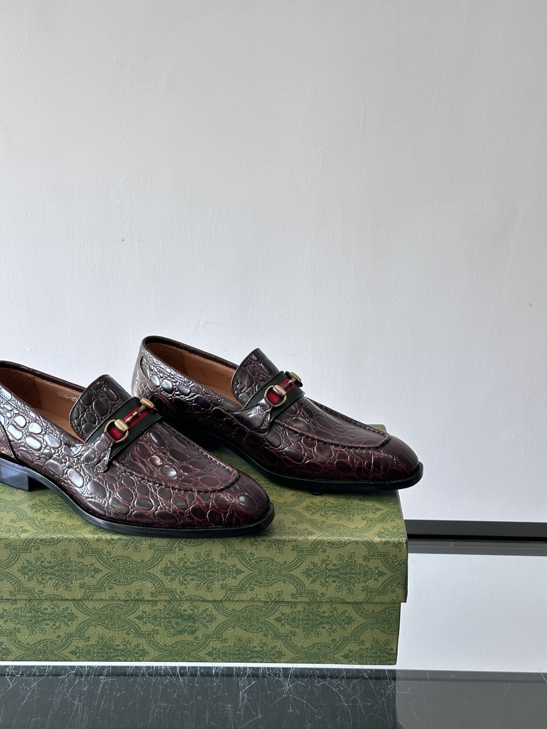 gucci 男士商务小皮鞋，上脚非常好看！精品商务休闲皮鞋💥💥真皮大底产品意大利进口牛皮制作🐂进口水染牛