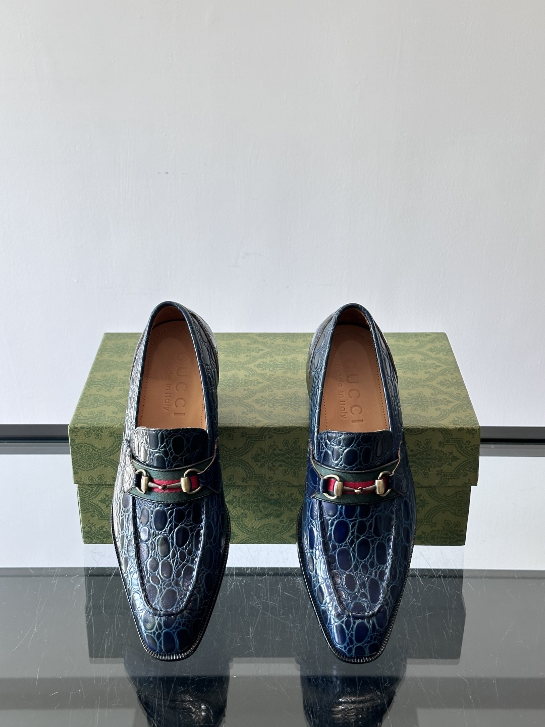 gucci 男士商务小皮鞋，上脚非常好看！精品商务休闲皮鞋💥💥真皮大底产品意大利进口牛皮制作🐂进口水染牛