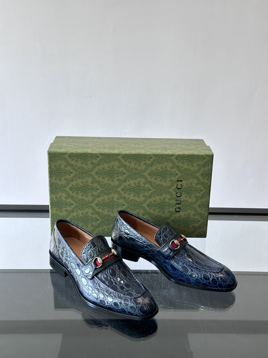 gucci 男士商务小皮鞋，上脚非常好看！精品商务休闲皮鞋💥💥真皮大底产品意大利进口牛皮制作🐂进口水染牛