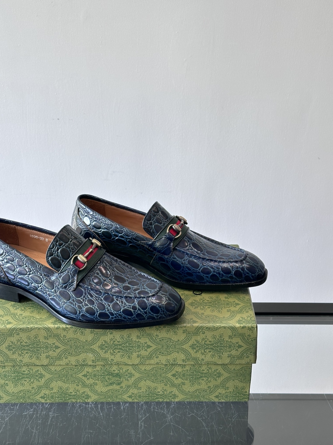 gucci 男士商务小皮鞋，上脚非常好看！精品商务休闲皮鞋💥💥真皮大底产品意大利进口牛皮制作🐂进口水染牛